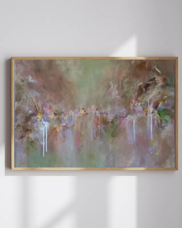 Earth & Bloom gerahmt an einer hellen Wand (Beispielansicht, Rahmen nicht enthalten)